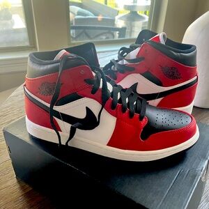 Jordan mid chicago toe